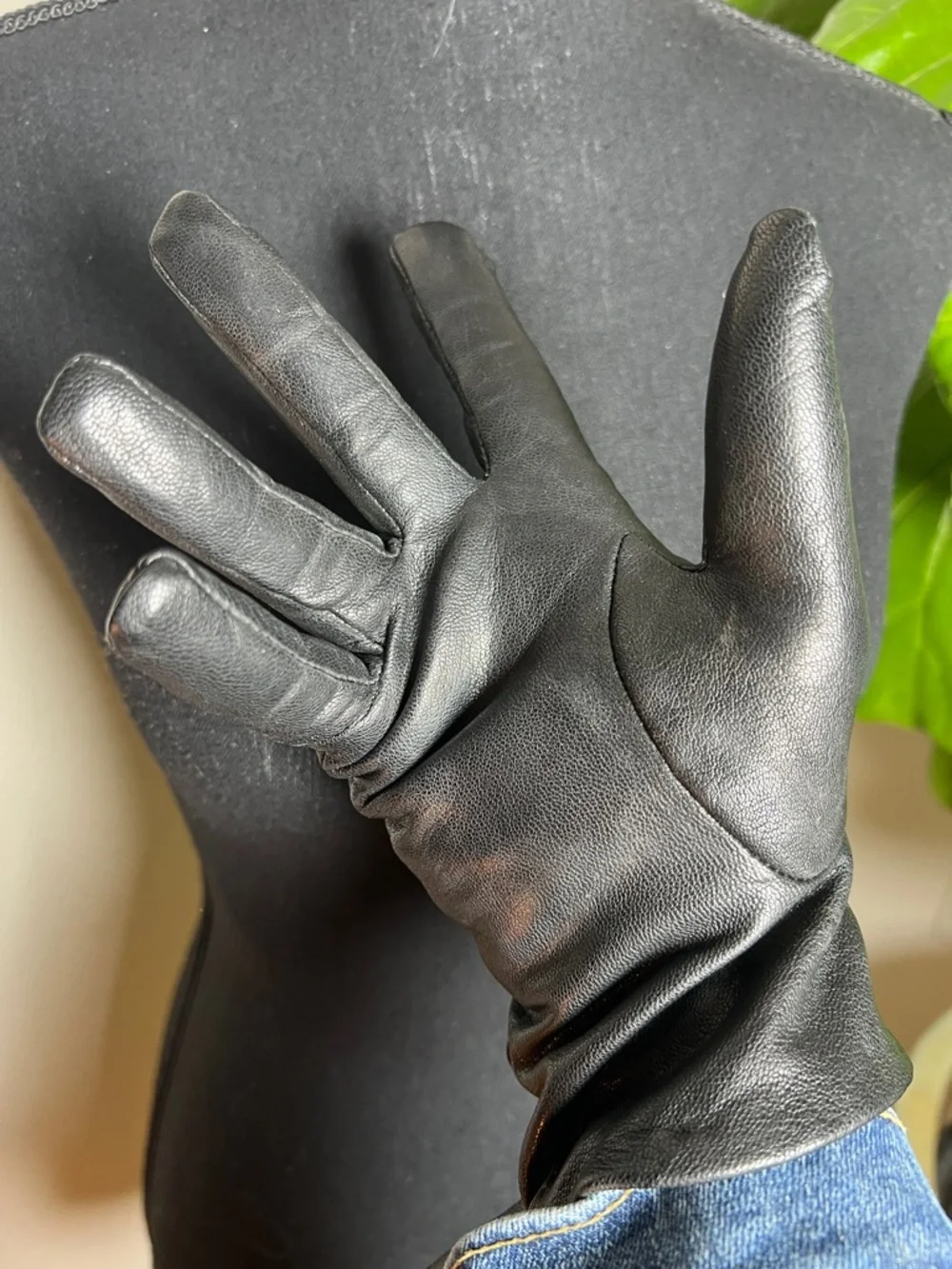 Women’s Black Leather Gloves Thinsulate Size 7.5 Excellent Condition